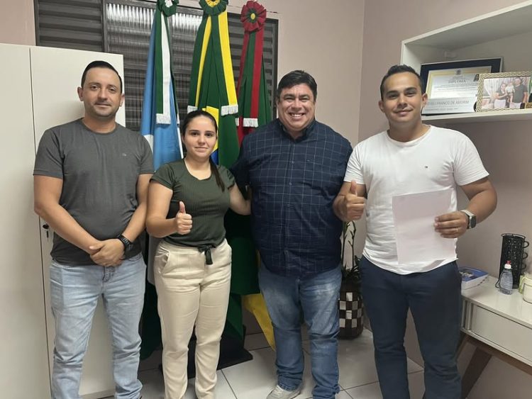 VISITA: Assessor do Deputado Federal Affonso Hamm visita legislativo de Lajeado do Bugre.